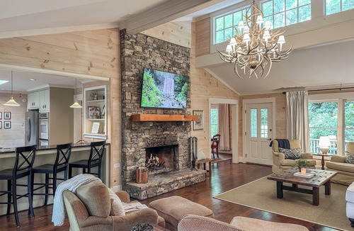 Highlands Hills House | Secluded retreat 5 min from Mainstreet - Covered Deck - Fireplaces - NEW UPDATES