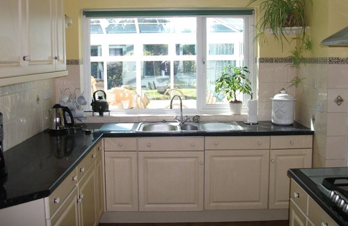 Dibden Purlieu House | Secluded, spacious detached house in the New Forest , sleeps 10