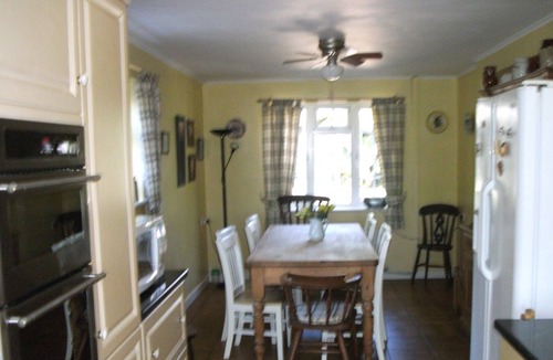 Dibden Purlieu House | Secluded, spacious detached house in the New Forest , sleeps 10
