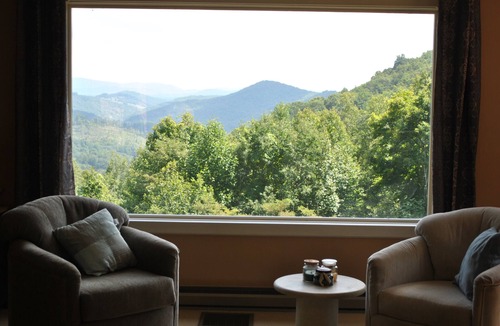 Todd House | Seclusion on a Horse Farm - Million Dollar View - Ride - Hike - Fish - Sauna