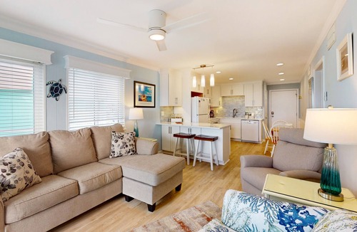 Morehead City Condo | Second-Floor, Ocean View Condo with Balcony, WiFi, Washer/Dryer & Shared Pool