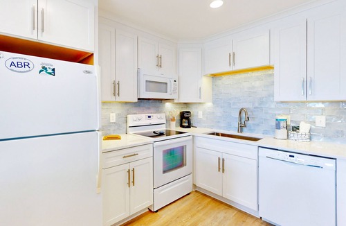 Morehead City Condo | Second-Floor, Ocean View Condo with Balcony, WiFi, Washer/Dryer & Shared Pool