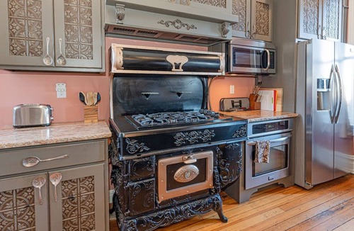 Washington House | Second Floor Suite