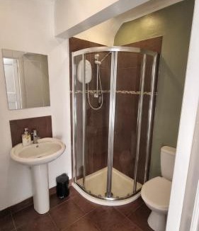 Newark upon Trent Apartment | Self-Contained Studio Private Bathroom Sleeps 2