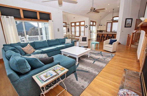 Pine Island House | Semi-Oceanfront, Close to Beach, Private Pool, Poolside Bar, Theatr Rm- PI226, Sea Bright
