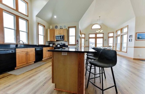 Rodanthe House | Semi-Oceanfront! Gorgeous Ocean Views! Sleeps 21! Steps to the Beach!