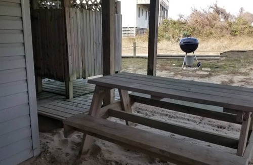 South Nags Head Apartment | Semi-Oceanfront Ground Level Apt🌊 Basic, Beachside Living⛱Private Access Road