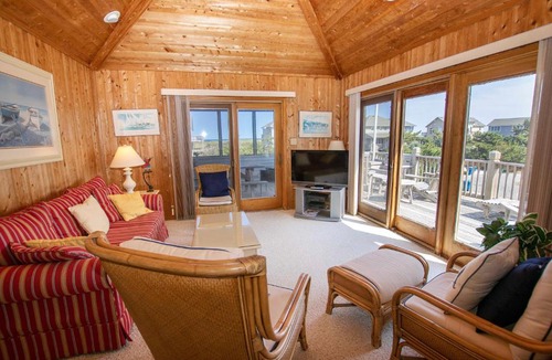 Duck House | Semi-Oceanfront, secluded Beach Cottage, Close to Beach! SA210, Farmer
