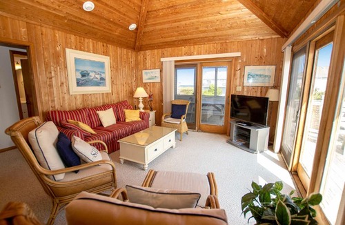Duck House | Semi-Oceanfront, secluded Beach Cottage, Close to Beach! SA210, Farmer
