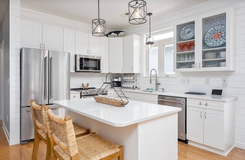 Kure Beach House | September + October Weekly Discounts! ! 5 Minute Walk to the Beach! Dog Friendly