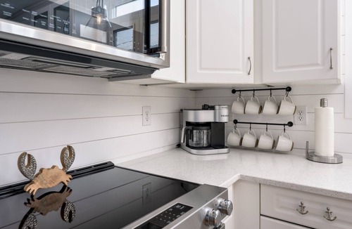 Kure Beach House | September + October Weekly Discounts! ! 5 Minute Walk to the Beach! Dog Friendly