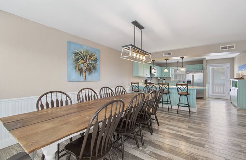 Holden Beach House | September Sales! Just 2 min walk to the beach + Canal front, family friendly