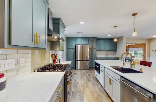 Newport House | Serene 3BR Waterfront Retreat With A/C, Wifi, Two Kayaks, and Full Kitchen