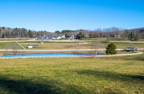 Hendersonville Cottage | Serene and secluded mountain side retreat home next to The French Broad River.