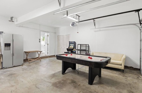 Raleigh House | Serene Family Retreat in Midtown Raleigh. Centrally located. Fenced backyard