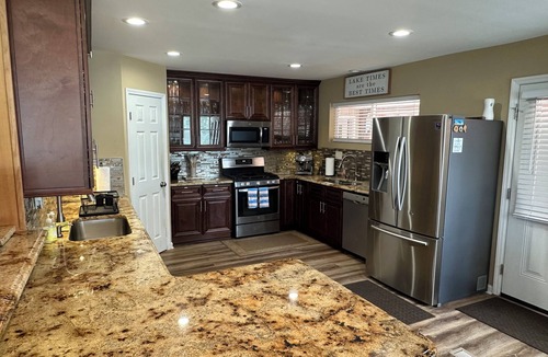 Steele Creek House | Serene Getaway with Hot Tub, Sauna, Firepit, Kayaks, Pontoon & Jet Ski Rentals!