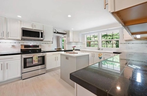 Barnardsville Other | Serene Mountain Getaway w/Hot Tub,Pool:25 min to Asheville
