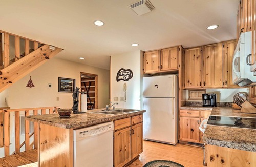 West Jefferson Cabin | Serene Mountain Retreat w/ Hot Tub & Grills!