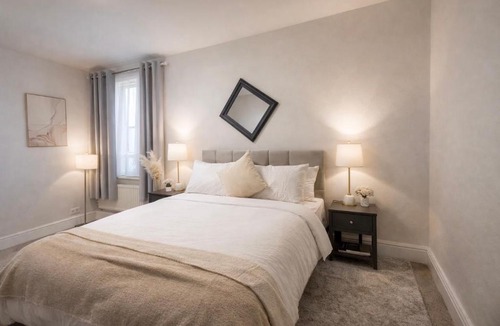 Island Gardens Apartment | Serene River View 2bed near Canary Wharf O2 Excel
