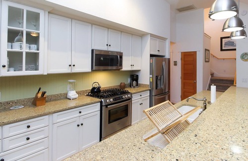 Duck House | Serene Sanderling Beach Cottage Steps from beach w/community pool - Duck