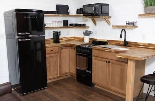 Sanford House | Serene Tiny Home Oasis: Sauna & Cold Plunge