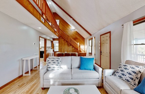 Buxton House | Serenity by the Lake-Spacious decks, peaceful retreat, and beachside bliss await