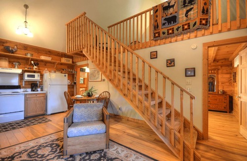 Bryson City Cabin | Serenity - Free Railroad Tours +Serene Forest Cabin+ Relaxing, Secluded Hot Tub