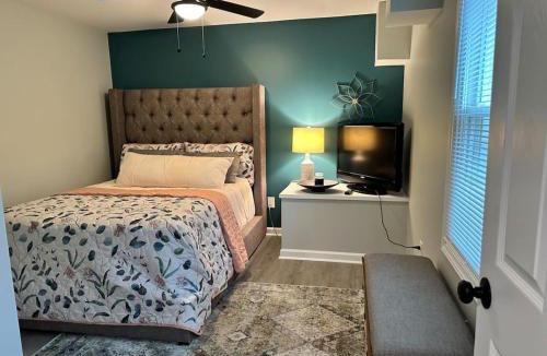 Charlotte Apartment | Serenity Haven - Modern Retreat