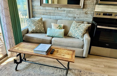 Hilton Head Island Condo | SerenityByTheSea-Couples Retreat-King,Bikes,Chairs