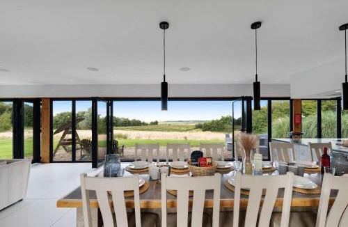 Haddiscoe House | Seven Space - Willow Barn, Hot Tub & Scenic Rural Retreat