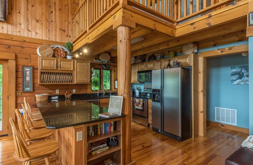 Fletcher Cabin | Shadow Ridge Retreat | Pet Friendly + Stunning Mountain Views