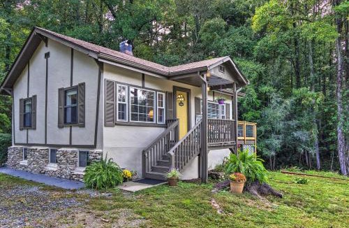 Hendersonville House | Shaw Creek Cottage with Fire Pit and Forest Views