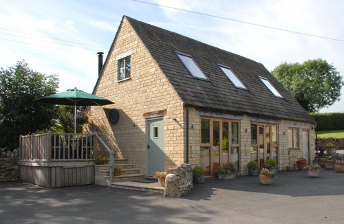 Snowshill Village House | Sheepscombe Byre, sleeps 4 guests. This property boasts stunning views.