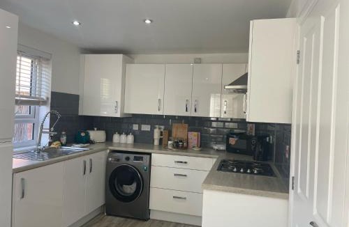 Catcliffe Apartment | Sheffield 3-Bed Warm Comfy home