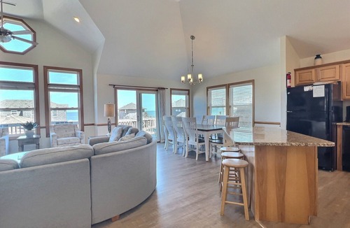 Buxton Cottage | Shell Castle Cottage- 4 Bdrm- Steps from beach- Community Pool & Spa