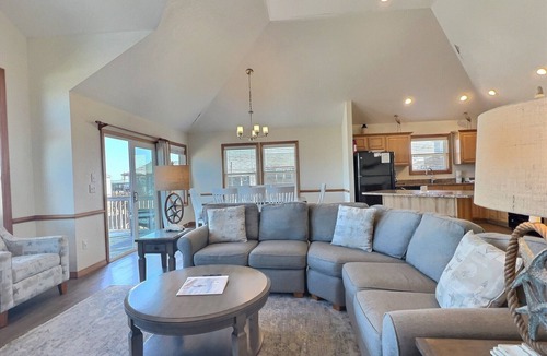 Buxton Cottage | Shell Castle Cottage- 4 Bdrm- Steps from beach- Community Pool & Spa