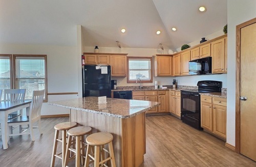 Buxton Cottage | Shell Castle Cottage- 4 Bdrm- Steps from beach- Community Pool & Spa