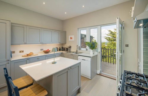 Nettlestone House | Shellharbour, spacious family and pet friendly space with stunning views