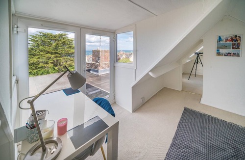 Nettlestone House | Shellharbour, spacious family and pet friendly space with stunning views