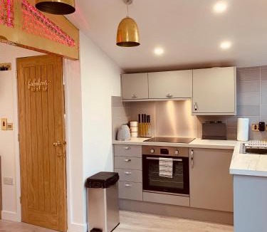 Redruth Ski Chalet | SHINE CHALET - UNIQUE & COMFORTABLE ACCOMMODATION