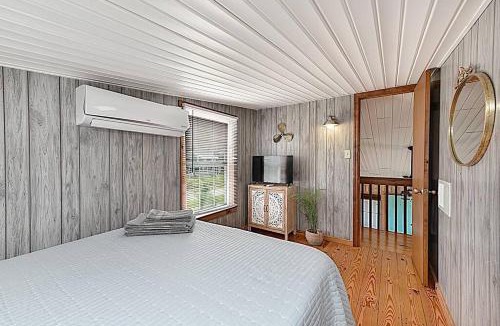 Sealevel House | Shipwrecked on Shell Hill 2 Waterfront Houses