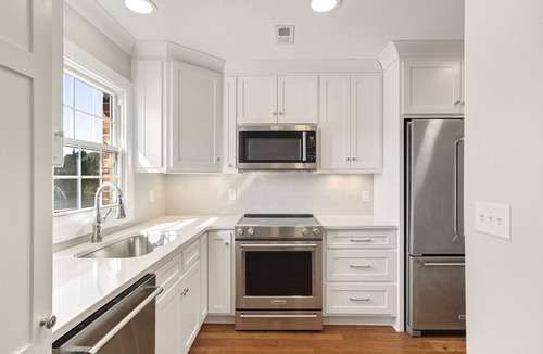 Pine Knoll Shores Villa | Shorebreak: Beach Access Pool Family-Friendly