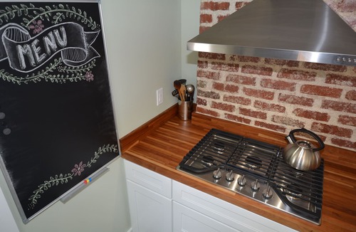 East End - Valley Street House | Short Walk Downtown - Stylish and Bright - Private Hot Tub