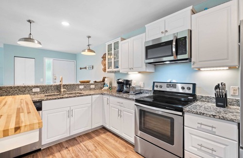 Hilton Head Island Condo | Short walk to Beach - Coligny - Celebration Park - steps to the the Pool!