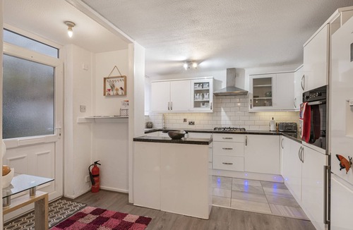 Laindon House | Shortlet Express, Beautiful 3 bedroom Basildon