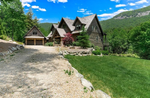 Highlands Cabin | Shortoff Mountain View | Luxury Home Minutes From Downtown With Great View Of Shortoff Mountain