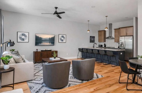 Nashville House | Side-by-Side Homes with Hot Tubs - Sleeps Over 20 Guests