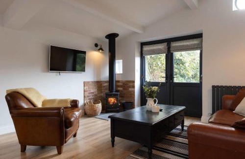 Sidlesham House | Sidlesham Hideaway Logburner & Garden