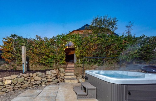 Blairgowrie Cabin | Silver Birch Treehouse @ Dalnoid - secluded, sleeps 2, hot-tub, mountain views