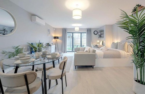 Redhill Apartment | Silver Birches by MCF